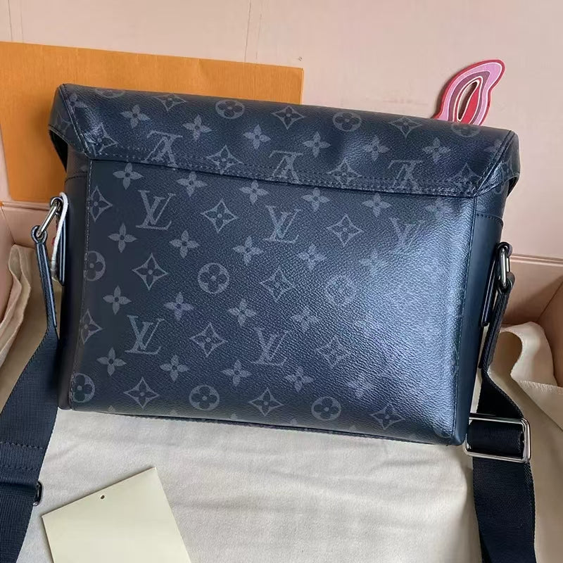 Fashionable and Trendy LV Messenger Bag