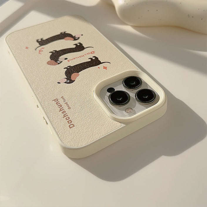 Milk yellow dachshund dog leather Apple 16 mobile phone case is suitable for iPhone17promax niche 11 generation 13 anti-drop