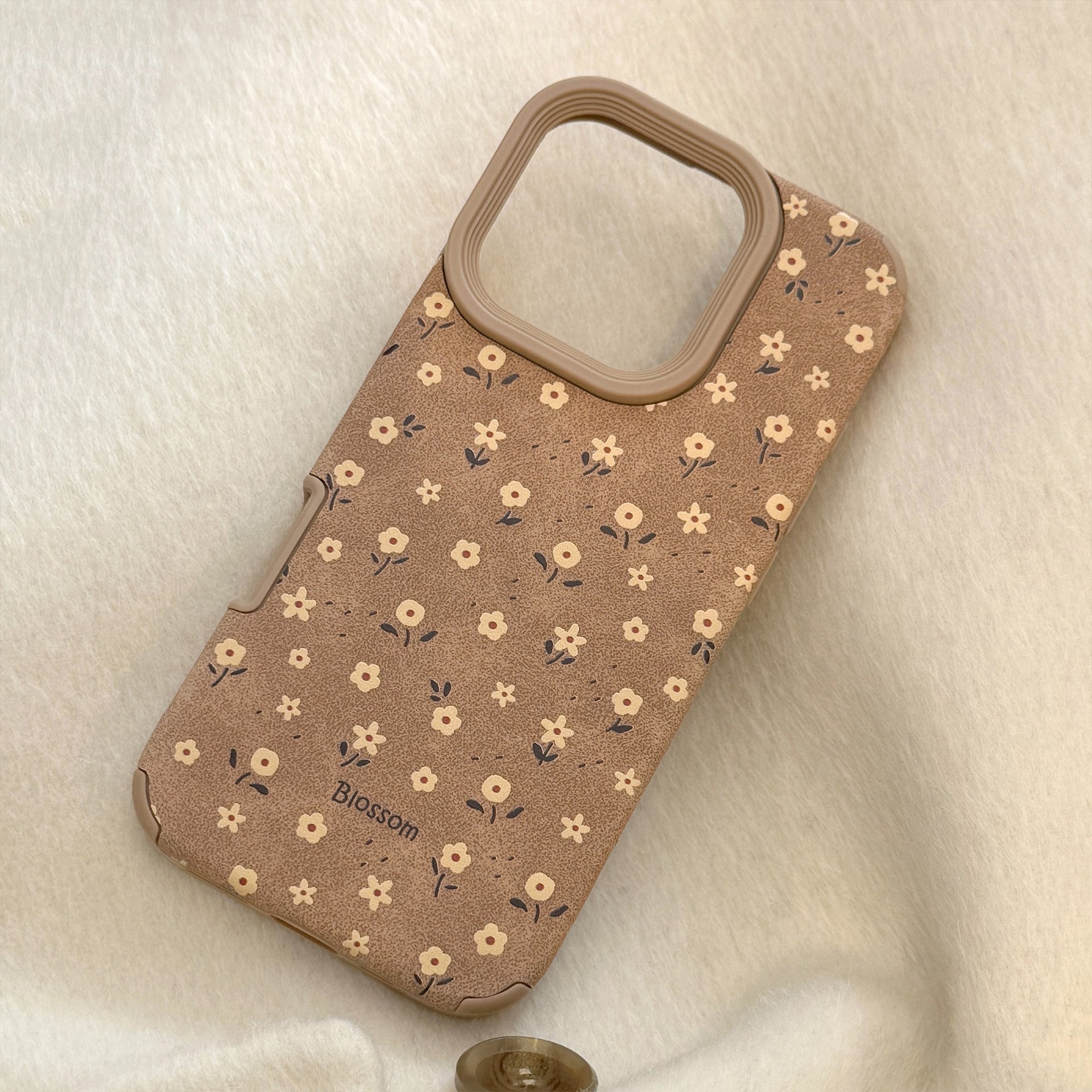 Autumn small flowers are suitable for iphone16 Apple 17promax mobile phone case 15 retro 14 suede 13 generation hair