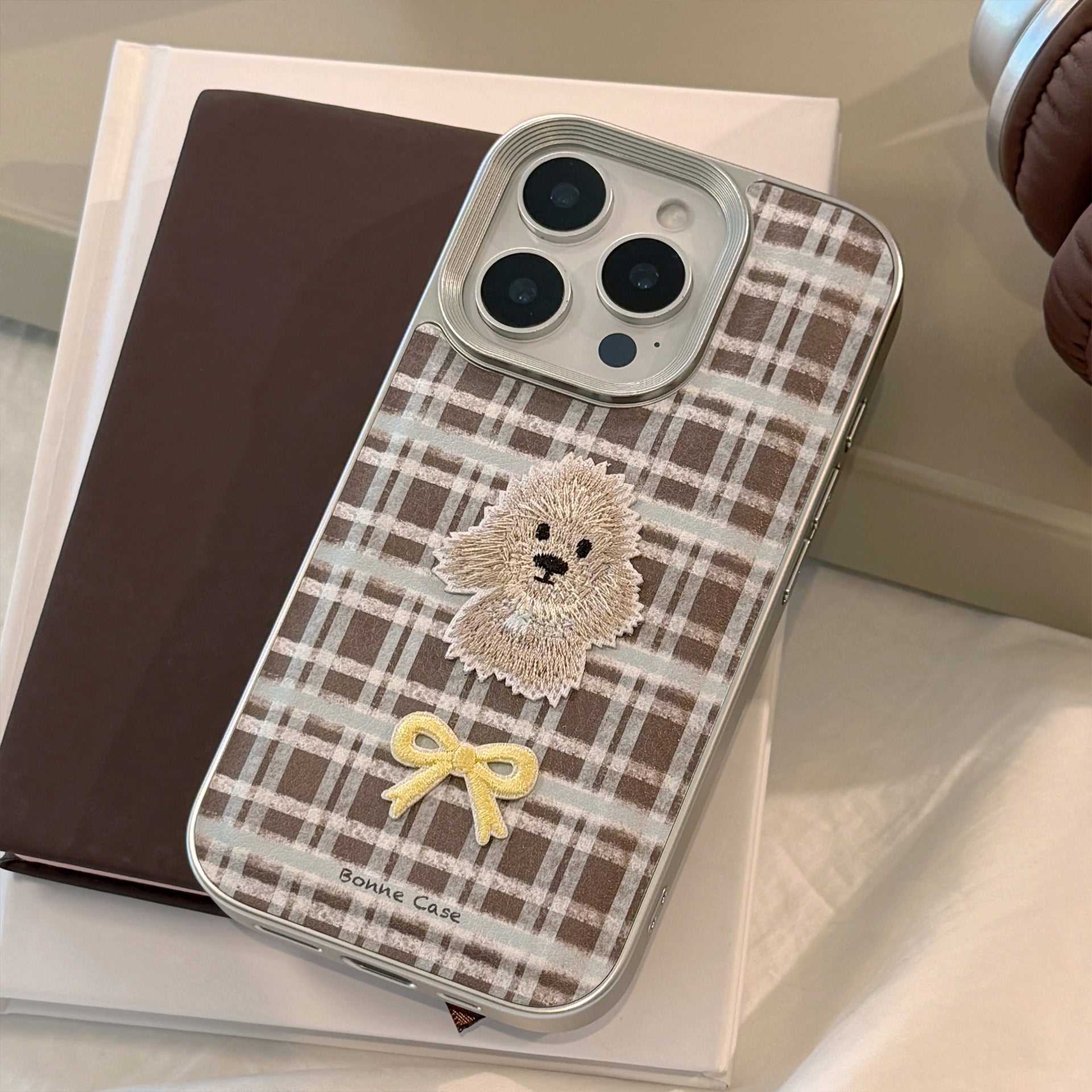 Plaid embroidery puppy apple 16 mobile phone case 17promax for iPhone15 retro leather 11 anti-drop 14