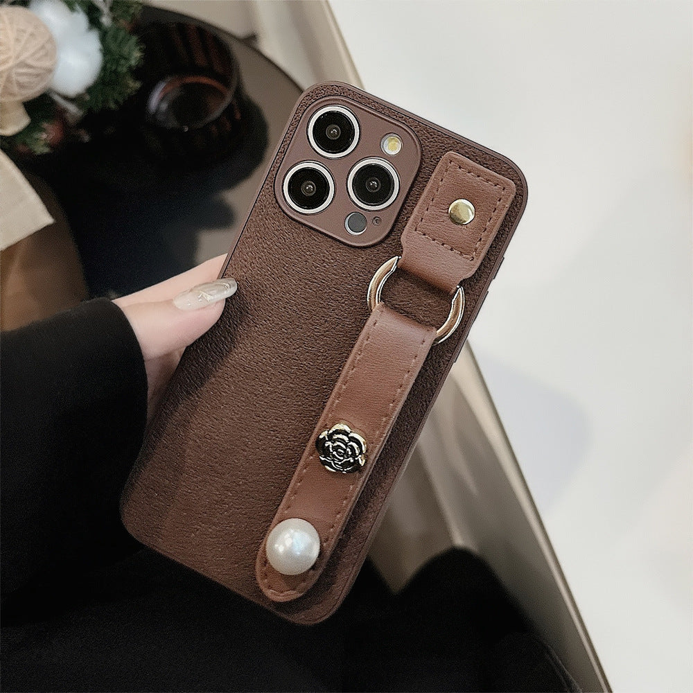 Camellia wristband iPhone15 iPhone case 14promax light luxury leather 13 suitable for 11 autumn and winter retro